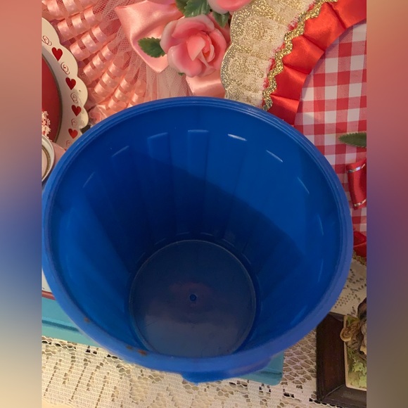 Vintage plastic blue 80’s/ 90’s mini desk trashcan - Picture 2 of 3